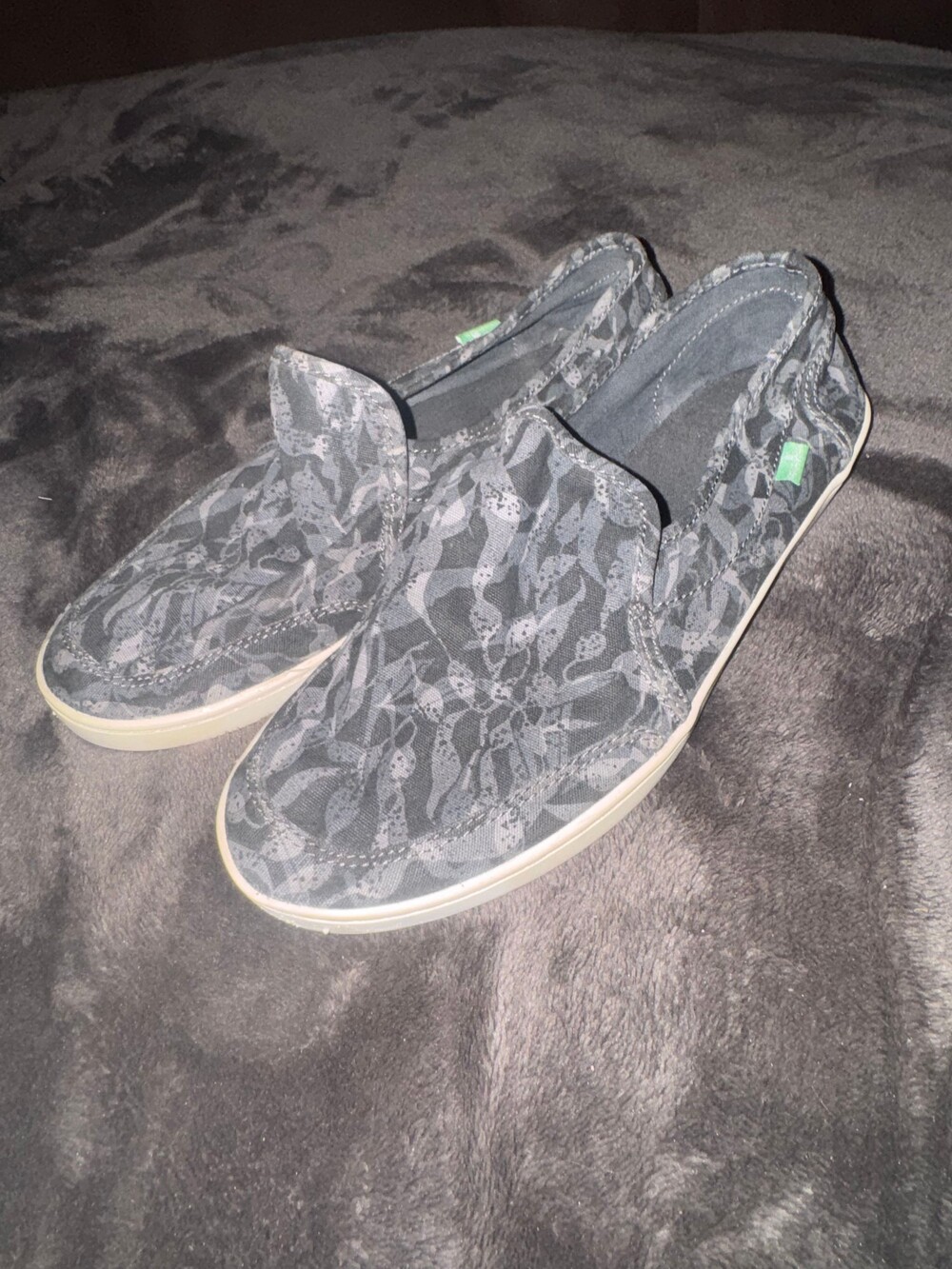 Sanuk Slip On Shoes Gray Snake Print Sneakers size 8